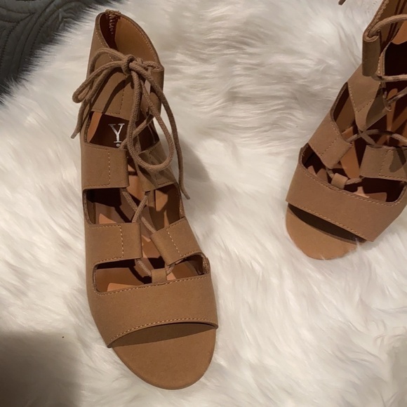 Women’s new size 7 lace up front block heel shoe - Picture 2 of 3